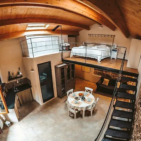 Hillary's Loft Apartment